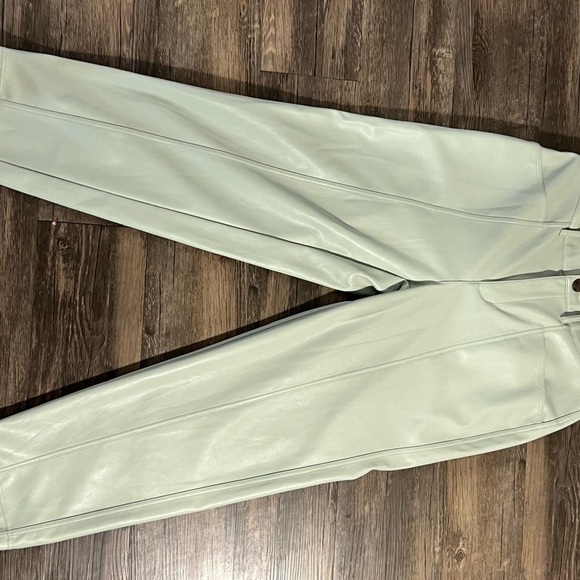 A new day size 8 woman’s Stylish Light Green leather like Pants - Picture 1 of 9